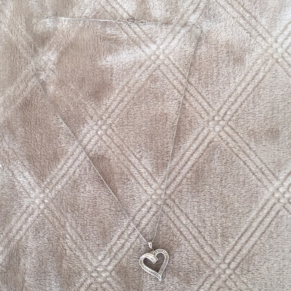 Silver heart necklace with diamonds